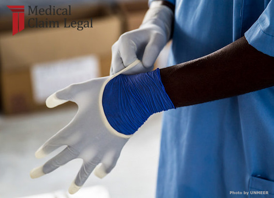 Powdered medical gloves